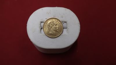 an image of a gold coin in a white box