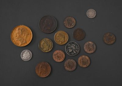 a lot of coins that are on the table