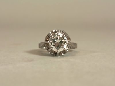 Solitaire en or blanc et platine serti d'un diamant de 1,5 c…