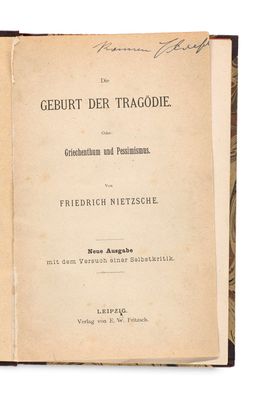 un vieux livre avec un titre en noir et blanc