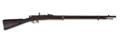 un fusil avec un canon en bois sur fond blanc