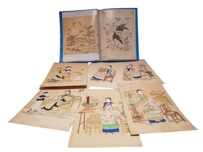 beaucoup de vieilles peintures chinoises posées sur la table