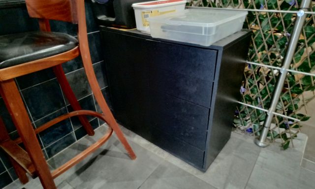 Petit meuble noir + petite meuble en pin et deux dévidoirs neufs