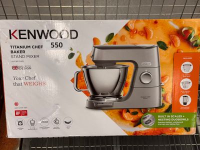 une boîte sur laquelle figure l'image d'un mixeur de cuisine