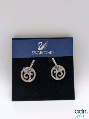 silver plated swarovski earrings with swarovski crystals