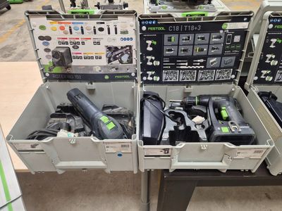 many different types of tools in the case
