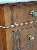 Commode en bois de placage, à pans coupés, quatre tiroirs en… (photo 5)