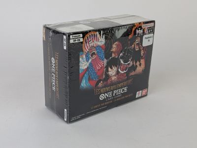 La boîte du jeu de cartes « One Piece » comporte l'image d'un homme et d'une femme.