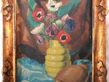 un tableau représentant des fleurs dans un vase jaune posé sur une table
