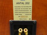 a sign on the door of a building that says antal 202
