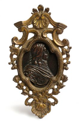 Médaillon en bronze "Profil d'homme à la cuirasse".