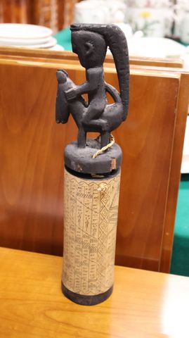 Asie du Sud – Boite à chaux pour le bétel à décor d’un cavalier e...