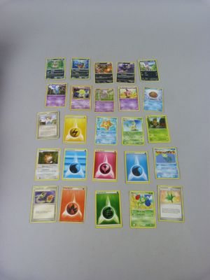 POKEMON NINTENDO Lot de 25 cartes Pokémon françaises.