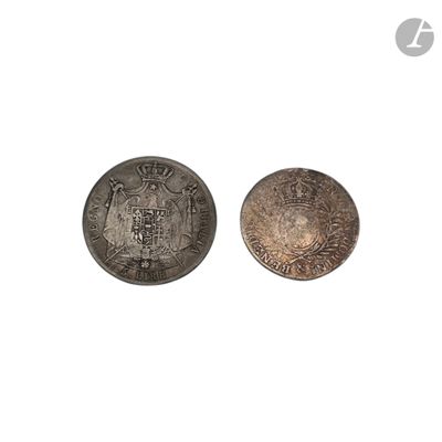 une image représentant deux vieilles pièces de monnaie sur lesquelles figure une couronne