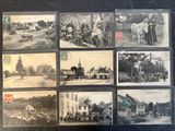 plusieurs vieilles photos en noir et blanc représentant des personnes et des animaux accrochées au mur