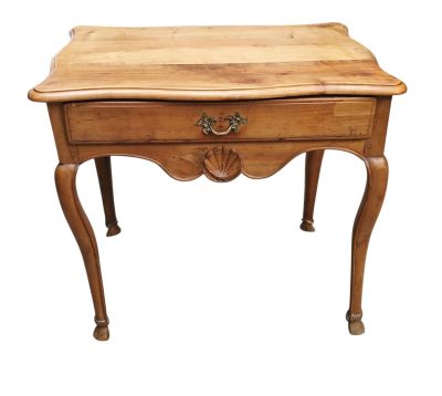 l'image d'une table en bois surmontée d'un tiroir
