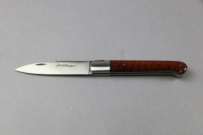 a knife that is laying on a table
