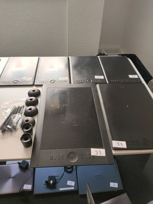 a lot of electronic devices that are sitting on a table