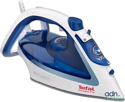 Fer à repasser à vapeur Tefal avec poignée bleue et blanche