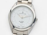 une image d'un gros plan d'une montre-bracelet sur une surface blanche
