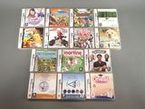 beaucoup de jeux de nintendo wii sur la table