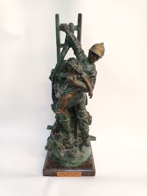 Hippolyte MOREAU Pompier et l'enfant, - Photo 1