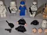 a lot of star wars minifigurnes that are on the table