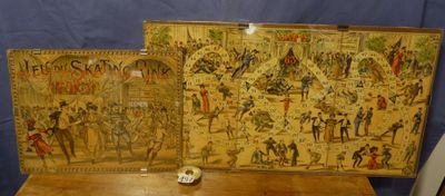 deux œuvres d'art exposées sur une table