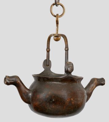 Lavabokessel Messing. Corps en bois de chêne et plateau légè…