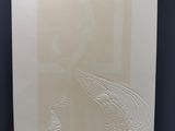 une photo d'une photo accrochée au mur