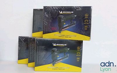 Carton de 5 kits agrafeuse / cloueuse - MICHELIN - Neuf - TV…