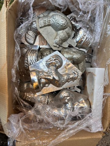 Ensemble de moules à chocolat en résine et inox (7 cartons) + 4 p...
