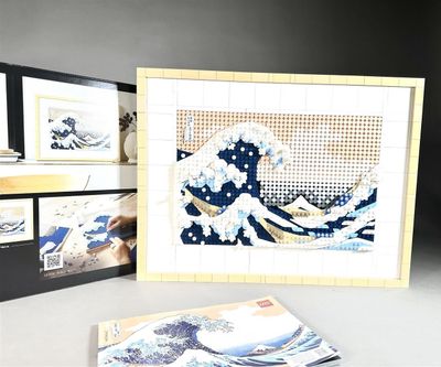 a picture of a picture of a wave in a picture frame