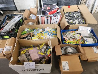 Lot de marchandises diverses – fournitures, accessoires et b…
