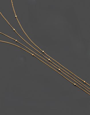 une collection de colliers en or, par personne