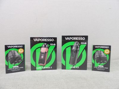 Trois boîtes de cigarettes électroniques Vaporesso sont posées sur une table