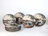 six assiettes représentant un homme à cheval et une femme à cheval