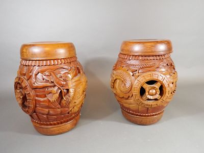 Paire de pots ou tabourets en bois palissandre, sculpté, ajo…