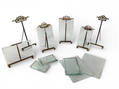 Ensemble de quatre cadres photos en verre biseauté, les mont… - Photo 1