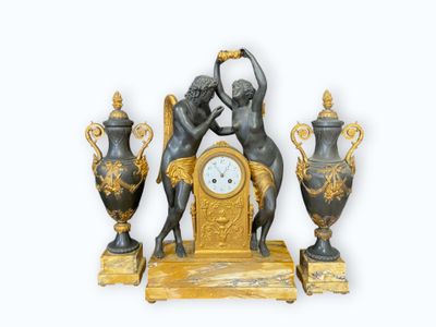 Importante garniture de cheminée en régule patiné noir et do…