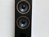 an image of a pair of speakers sitting on top of a table
