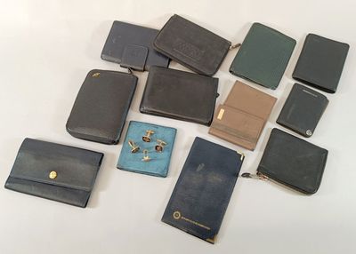 a lot of wallets that are sitting on a table