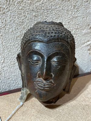 THAILANDE, XV-XVIIème siècle. Tête de Bouddha aux yeux clos,…