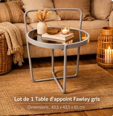Une table d'appoint métallique, Fawley 43, par 43 par 65 cm …