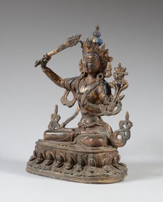 une image d'une statue en bronze représentant une femme tenant un oiseau