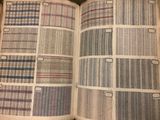 un livre ouvert à une page sur laquelle figure un motif