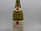une bouteille de vin posée sur une table