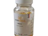 un flacon de comprimés de vitamines sur fond blanc