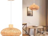 deux photos d'une salle à manger avec une table et des chaises