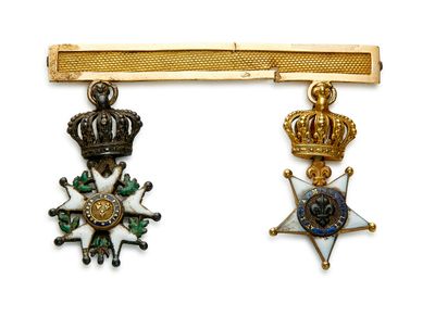deux médailles et une barrette surmontée d'une couronne